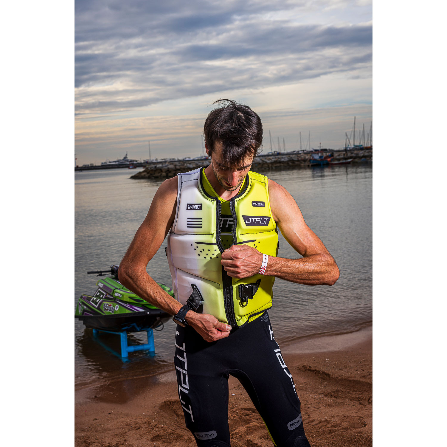 Спасательный жилет для гидроцикла неопрен мужской Jetpilot VAULT PROTECH F/E ECO VEST Yellow (2600703, M) Pack84 — изображение 3